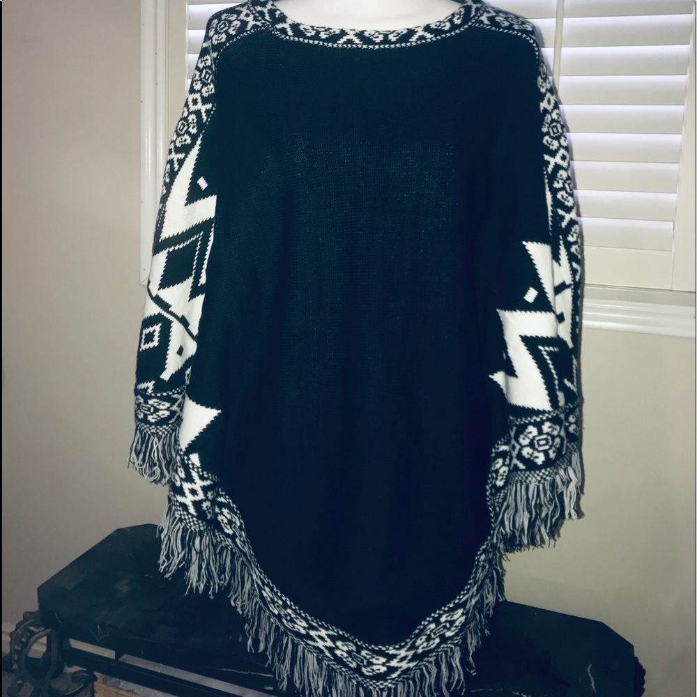 BLACK & WHITE PONCHO